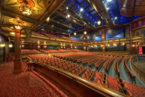 theaterzaal stoelen reiniging